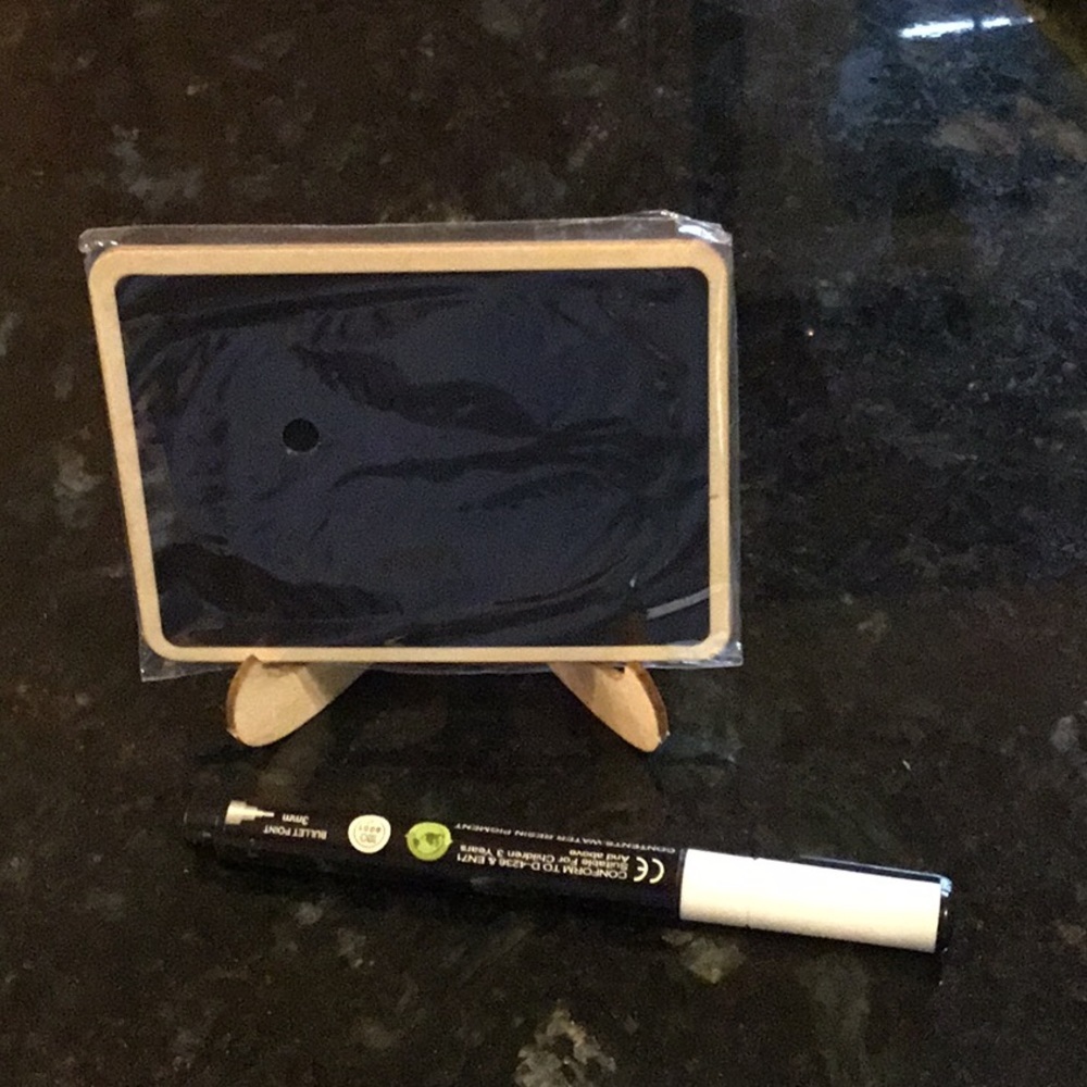 Mini chalkboards with pen